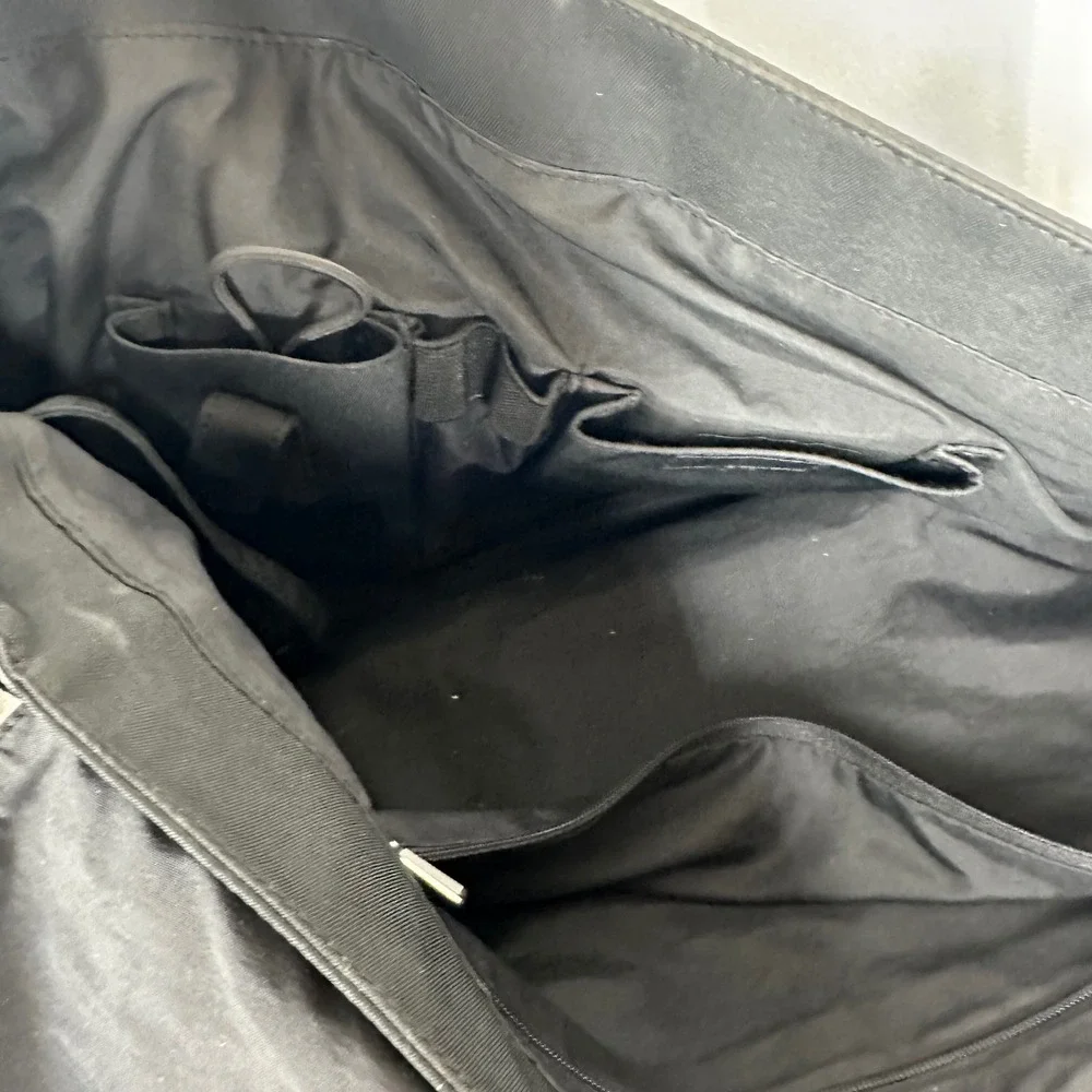 GAP Black‎ Messenger Shoulder Bag Adjustable Strap Flap Nylon Lined